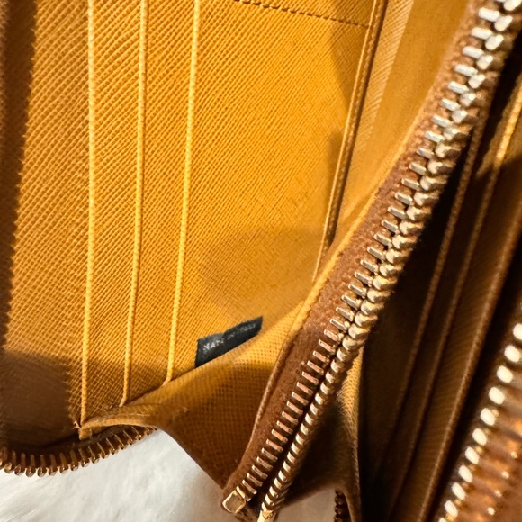 Prada Saffiano leather long wallet metal embossed - Picture 14 of 16